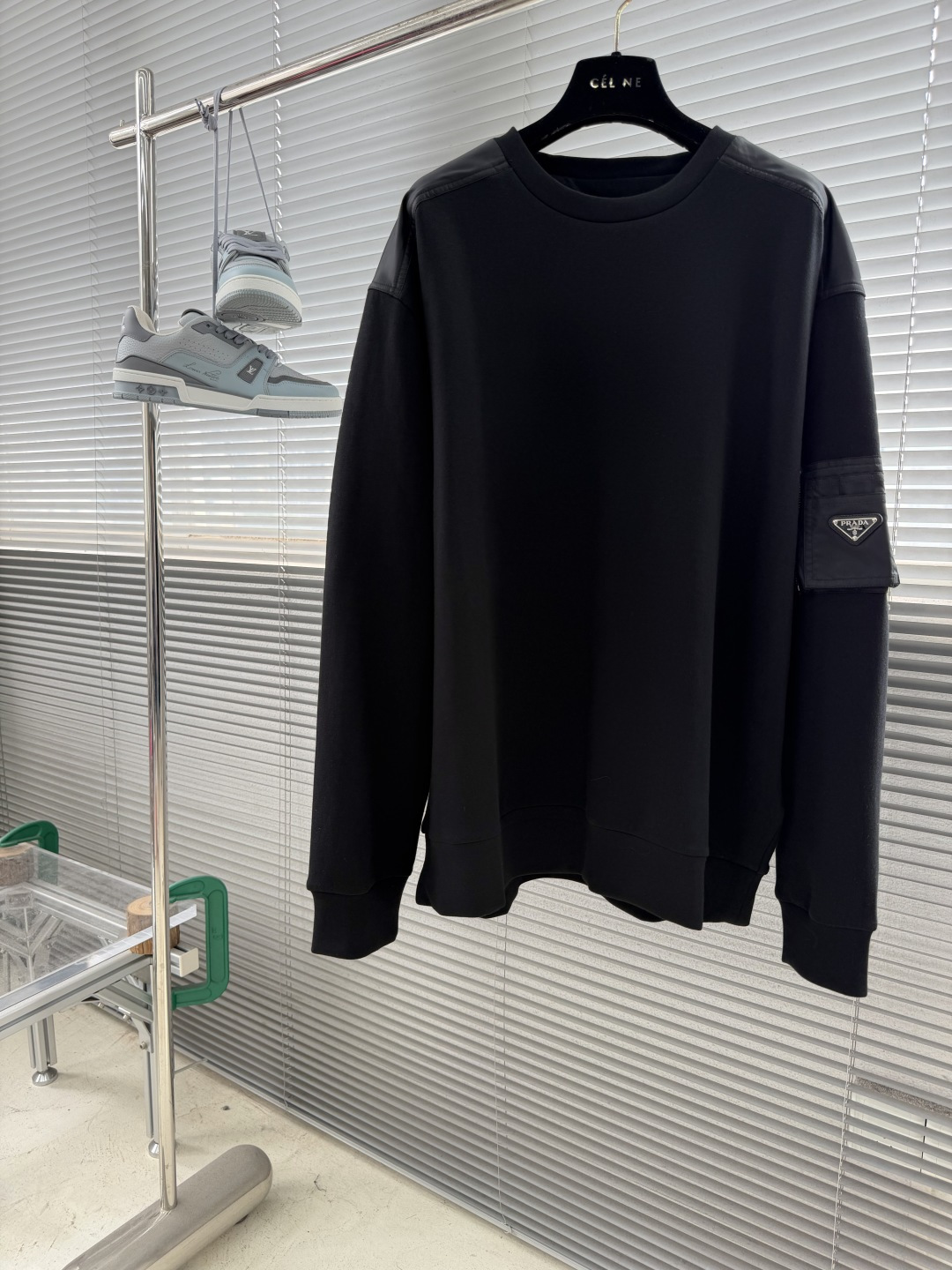 -PRAD    SS26春夏男装系列 棉质抓绒再生尼龙拼接圆领长袖套头 卫衣 黑色码数:S M L X