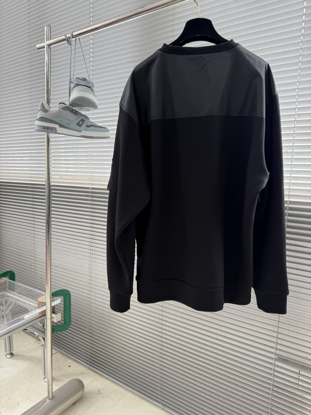 -PRAD    SS26春夏男装系列 棉质抓绒再生尼龙拼接圆领长袖套头 卫衣 黑色码数:S M L X