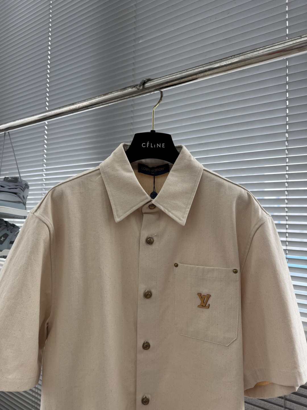 -驴牌    26新款纽扣丝棉混纺短袖 衬衫 男女同款 高版本。码数：S.M.L.XL尺码	衣长	胸围 