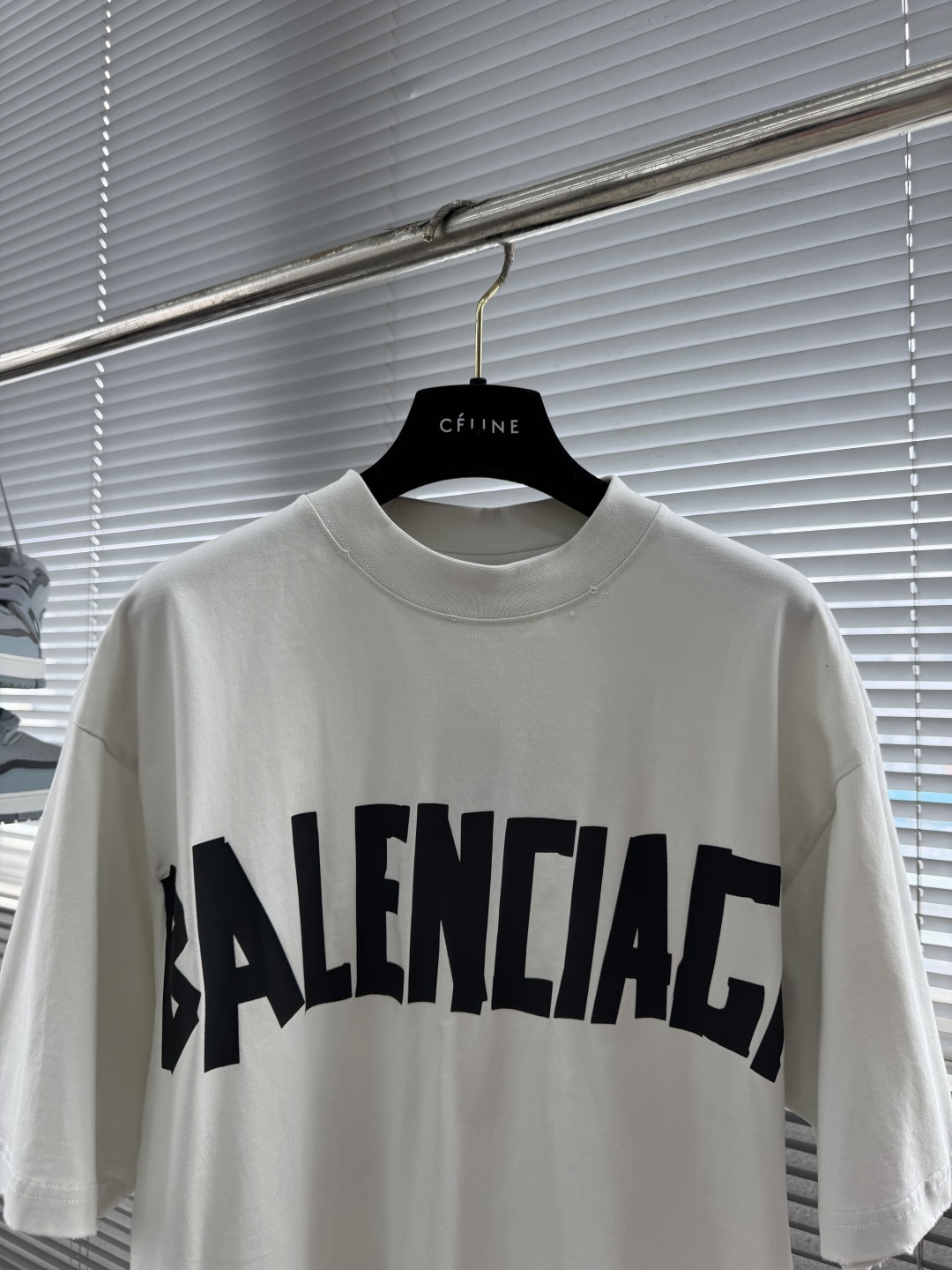 -Balenciag      胶带系列新款t恤，纯棉面料，重工做旧洗水工艺，进口双色胶印重印，设计感十