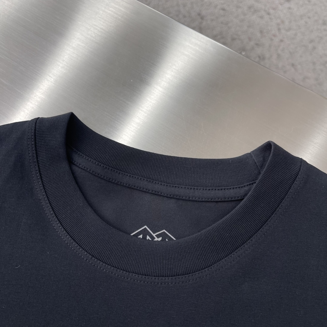 Van Cleef & Arpels Haute Couture Haute Couture Ready-to-Wear Clothing 4