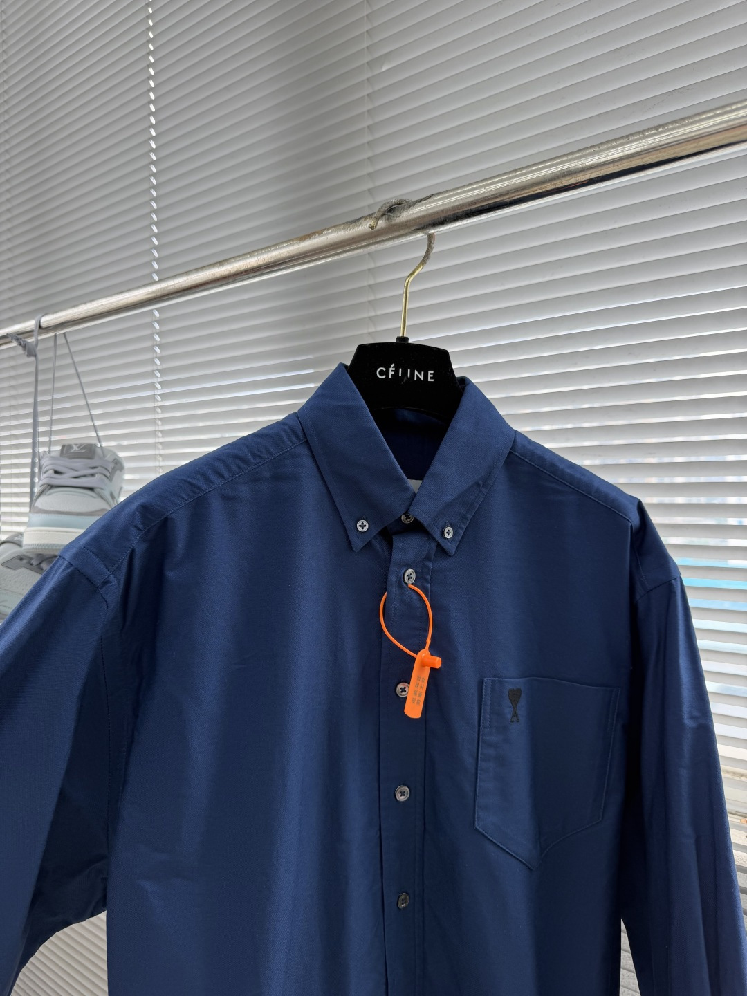 -Ami Paris     爱心刺绣口袋衬衫定制臻品柔韧牛津棉布 紧致而爽滑 舒适贴肤 一抹雾境藏青 