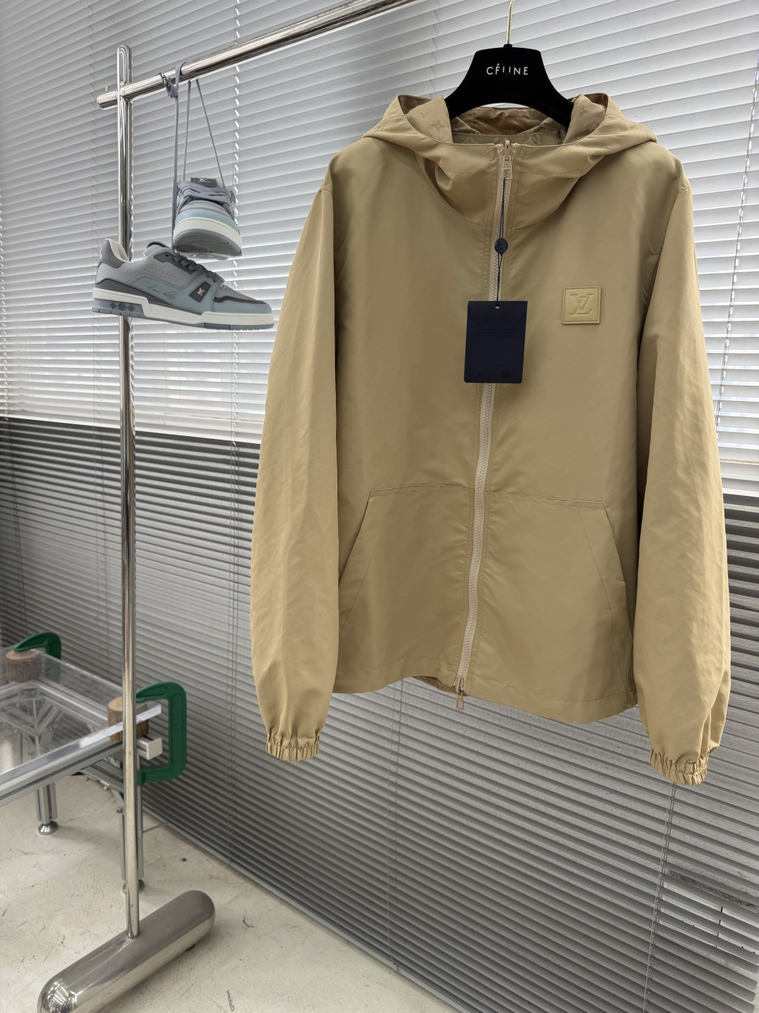 NO:917454,-Donkey Brand Monogram SS26 double-sided printed windproof zipper elastic cuff label jacket size: S M L  & coats,19860909-驴牌 Monogram SS26 双面印花防风拉链松紧袖口标签 夹克外套 尺码:S M L XL 尺码衣长胸围 肩宽 袖长 S 67122 45 66 M 69 126 46 67 L 71130 47 68 XL 73134 48 69,,louis vuitton,jackets & coats,jackets & coats,,Men's clothing