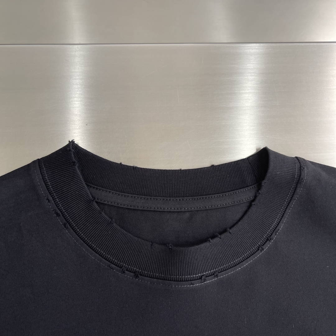 -Balenciag    字母元素短T纯棉柔软洗水磨破处理荧光粉发泡logo为夏天增添了色彩微阔版型，