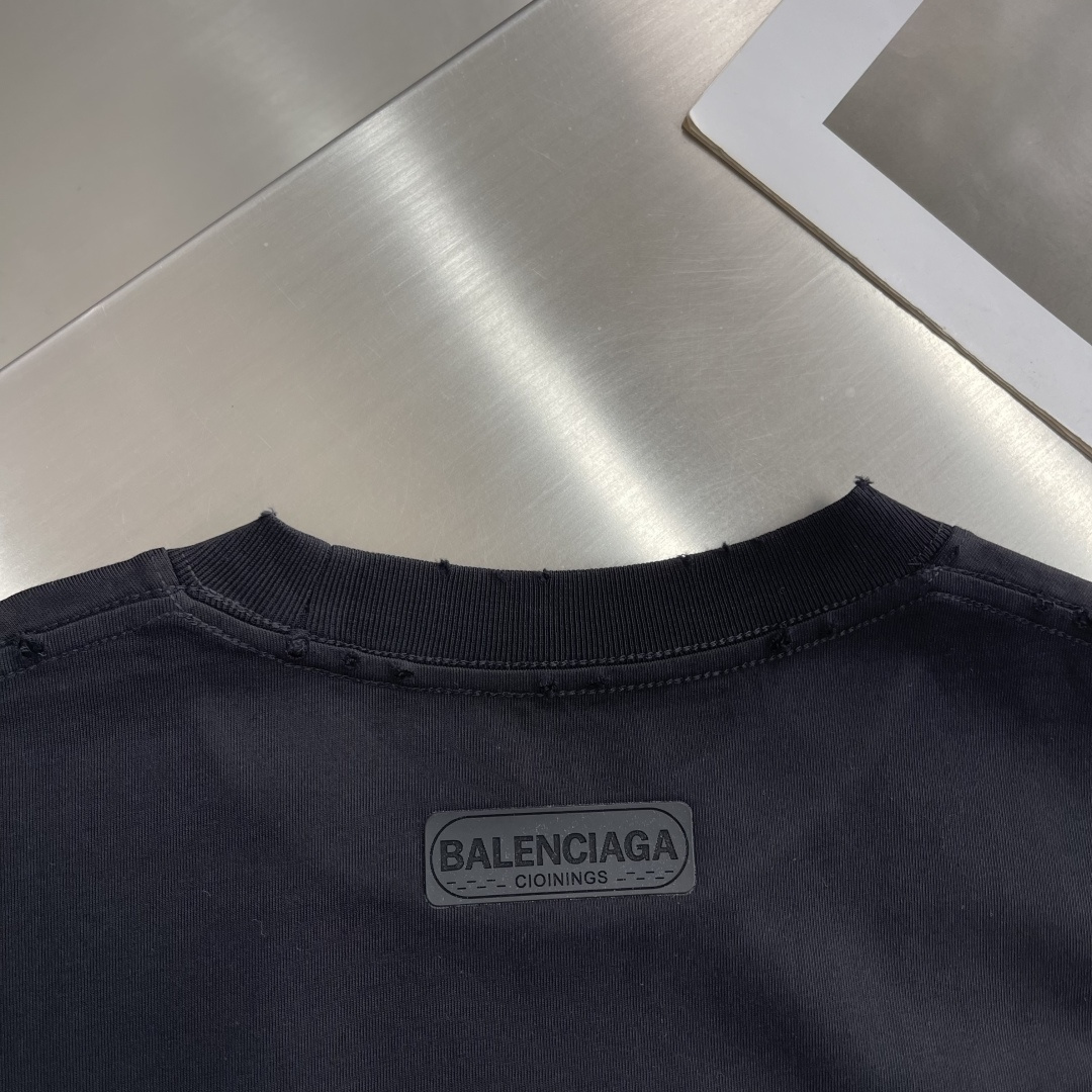 -Balenciag    字母元素短T纯棉柔软洗水磨破处理荧光粉发泡logo为夏天增添了色彩微阔版型，