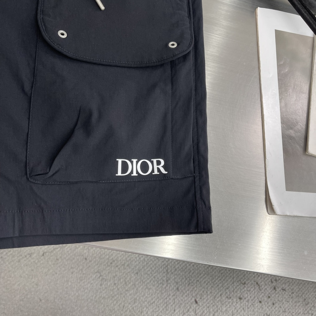 -Dio     新款休闲工装短裤，进口高定面料，后口袋经典logo设计，细节拉满，宽松版型 抽绳松紧腰