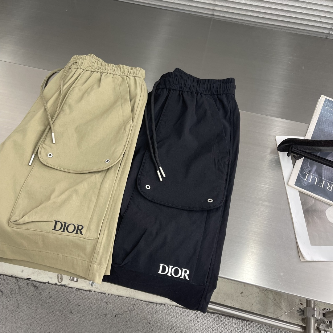 -Dio     新款休闲工装短裤，进口高定面料，后口袋经典logo设计，细节拉满，宽松版型 抽绳松紧腰