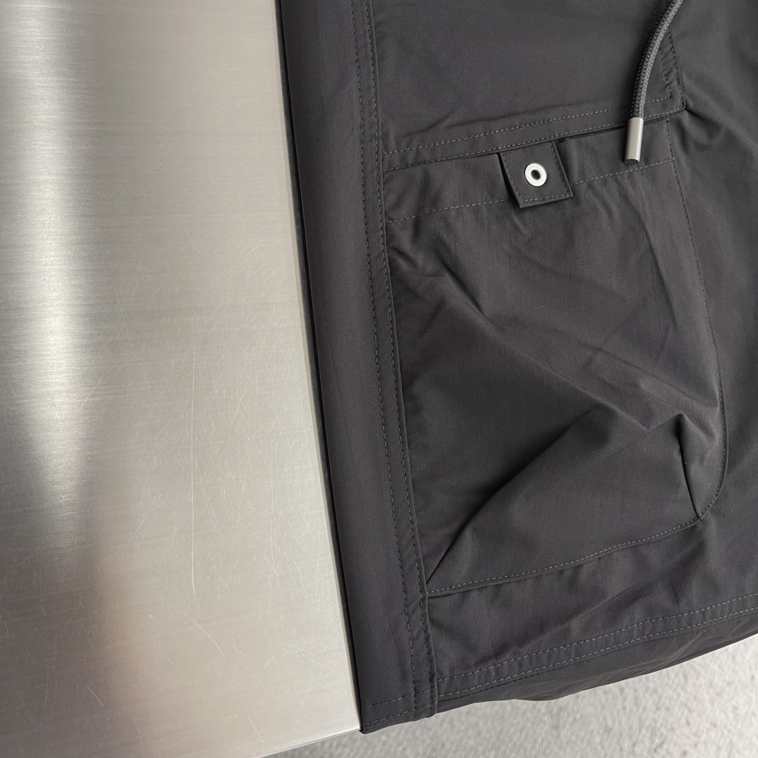 -Balenciag     新款夏季小弯刀休闲裤，高定优质面料，面料细腻 面料整体感觉偏工装面料，手感