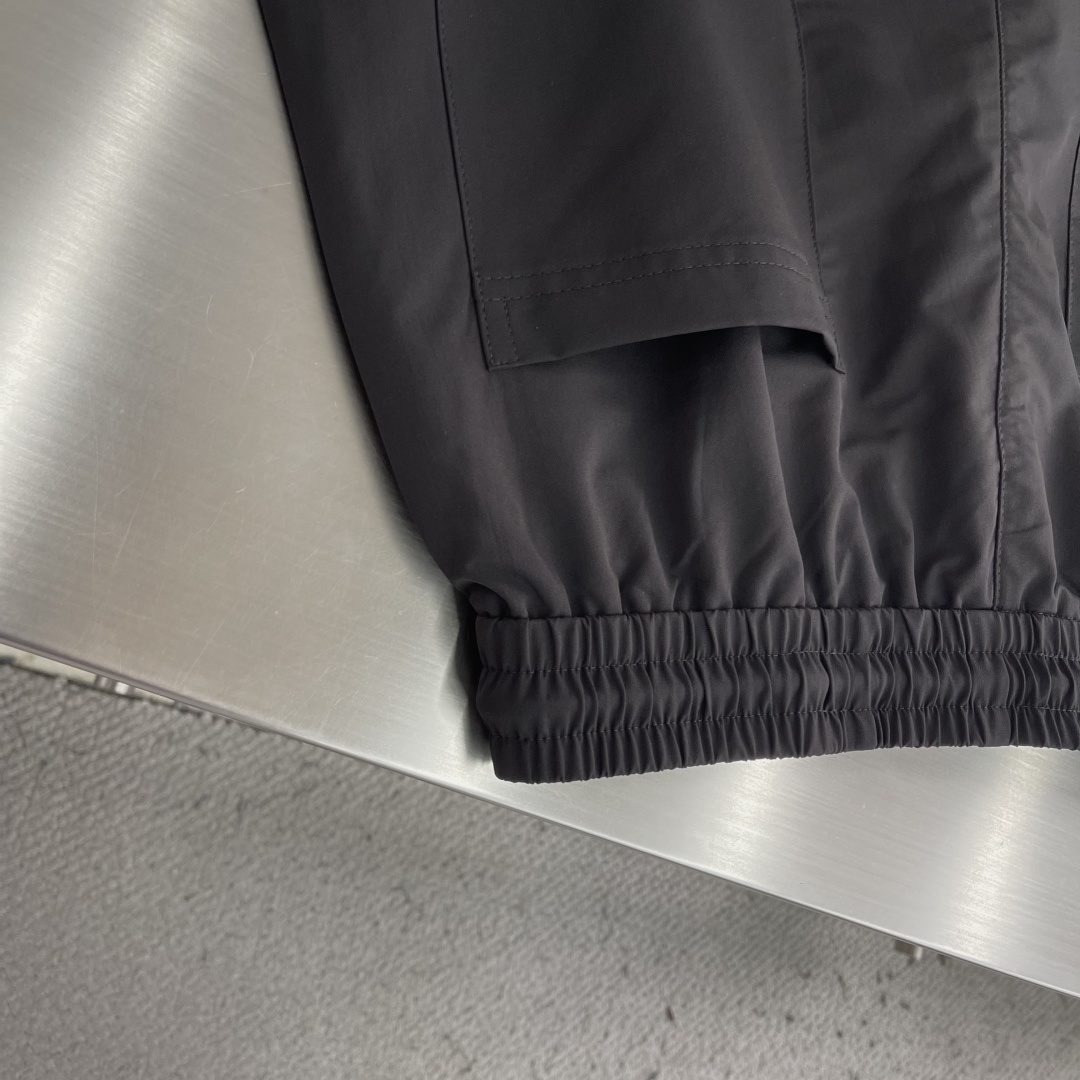 -Balenciag     新款夏季小弯刀休闲裤，高定优质面料，面料细腻 面料整体感觉偏工装面料，手感