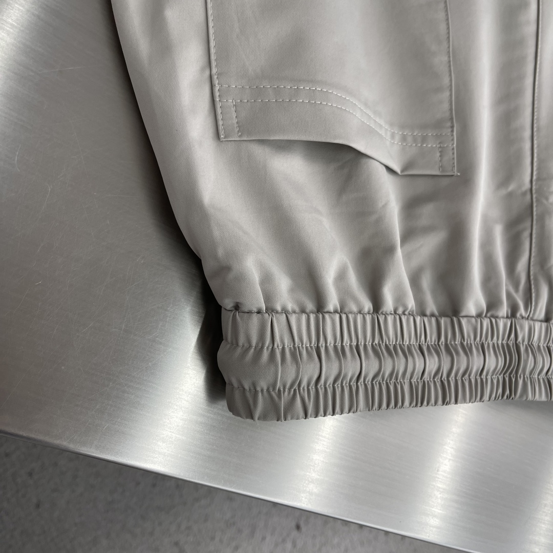-Balenciag     新款夏季小弯刀休闲裤，高定优质面料，面料细腻 面料整体感觉偏工装面料，手感
