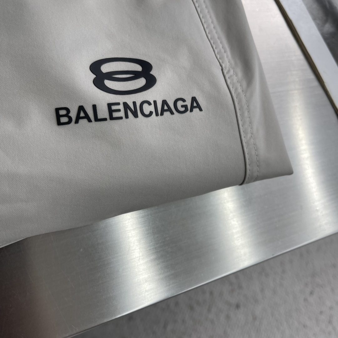 -Balenciag     新款夏季小弯刀休闲裤，高定优质面料，面料细腻 面料整体感觉偏工装面料，手感