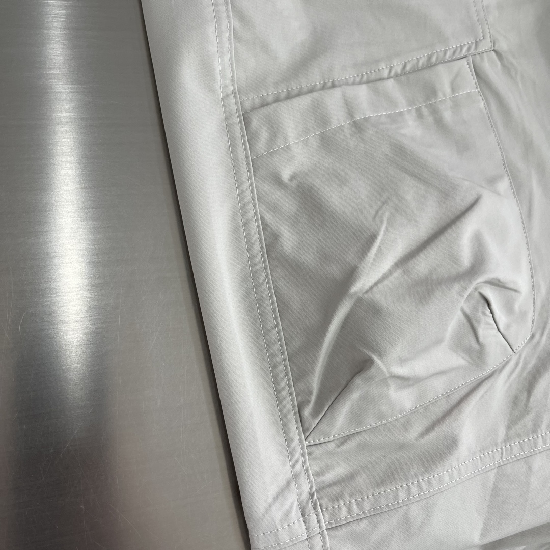 -Balenciag     新款夏季小弯刀休闲裤，高定优质面料，面料细腻 面料整体感觉偏工装面料，手感