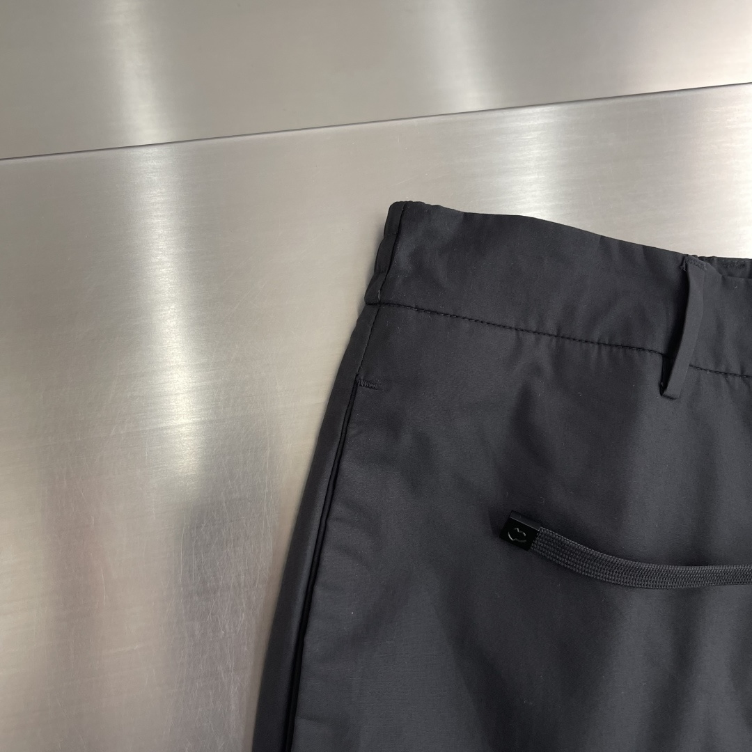 -mon    26春夏新品，工装休闲裤，为了更完美的贴合和舒适….内里质感工艺 都必须天花板……春夏帅