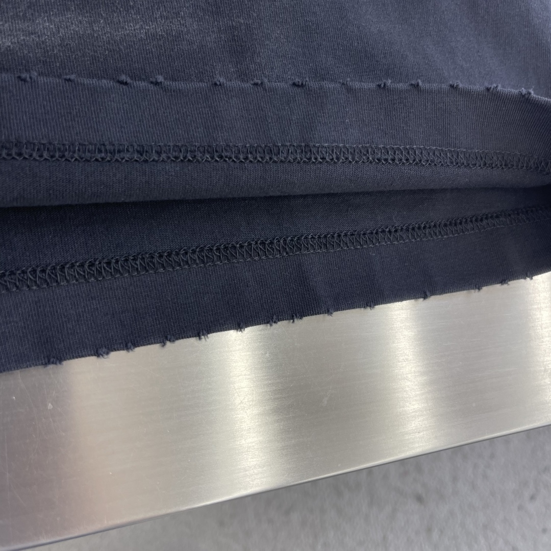 -lululemon    26夏季新款短袖，亮眼印花logo自带吸睛buff，宽松版型藏肉又自在，纯棉