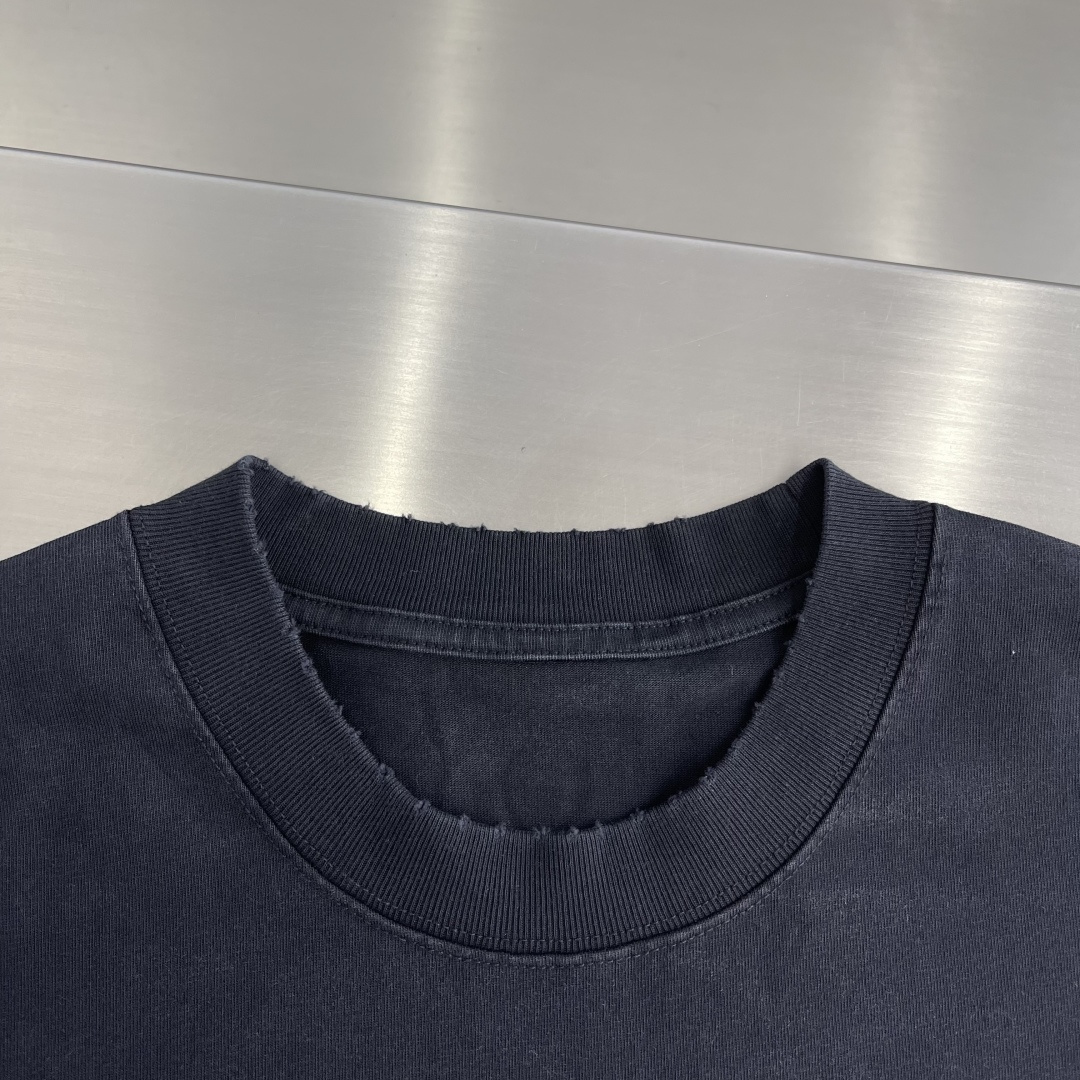 -lululemon    26夏季新款短袖，亮眼印花logo自带吸睛buff，宽松版型藏肉又自在，纯棉