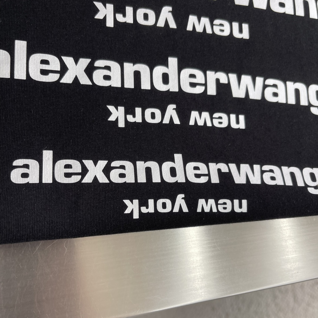 -alexander wang 亚力山大王    26ss春夏新款短袖T恤 面料采用定制双纱纯棉 克重2