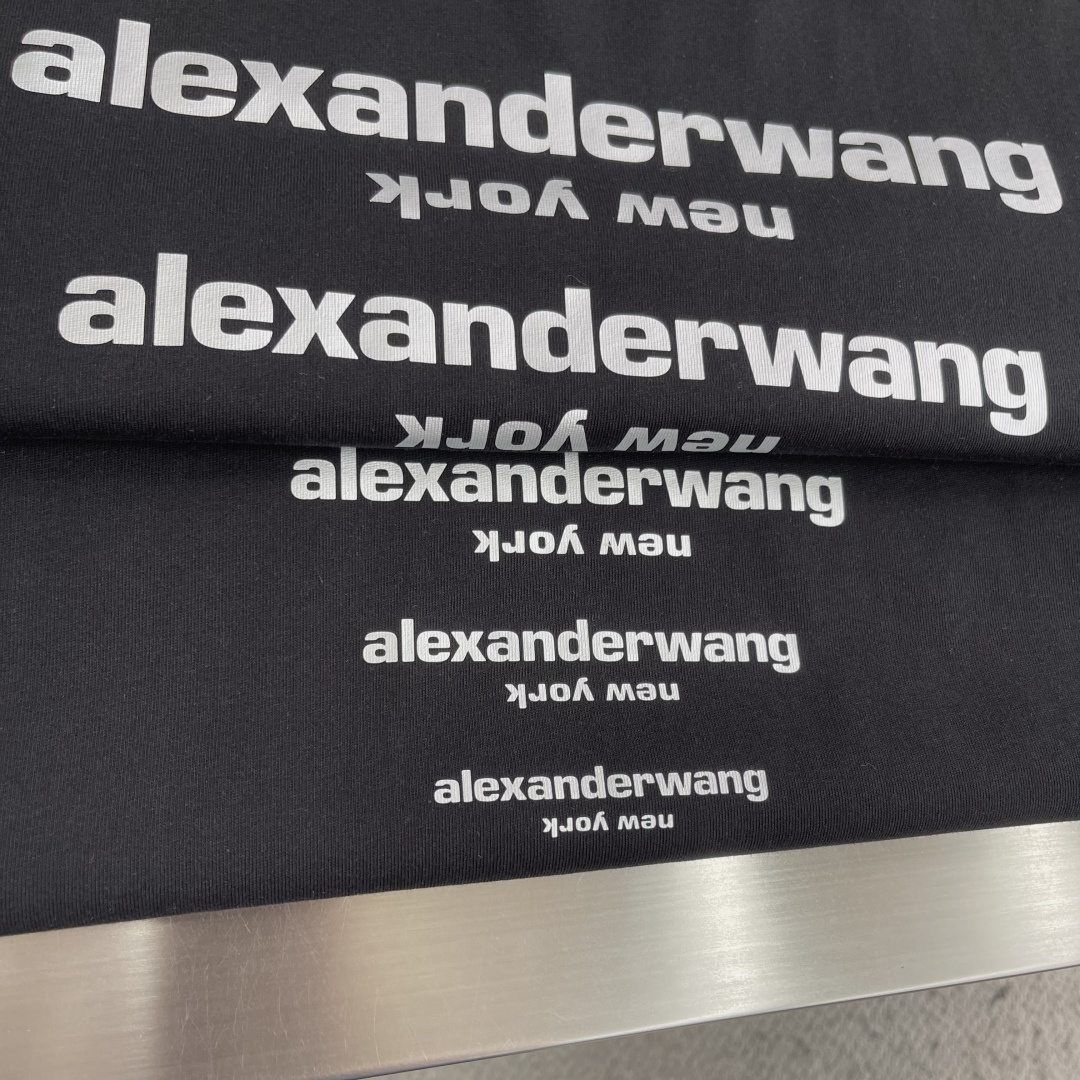 -alexander wang 亚力山大王    26ss春夏新款短袖T恤 面料采用定制双纱纯棉 克重2