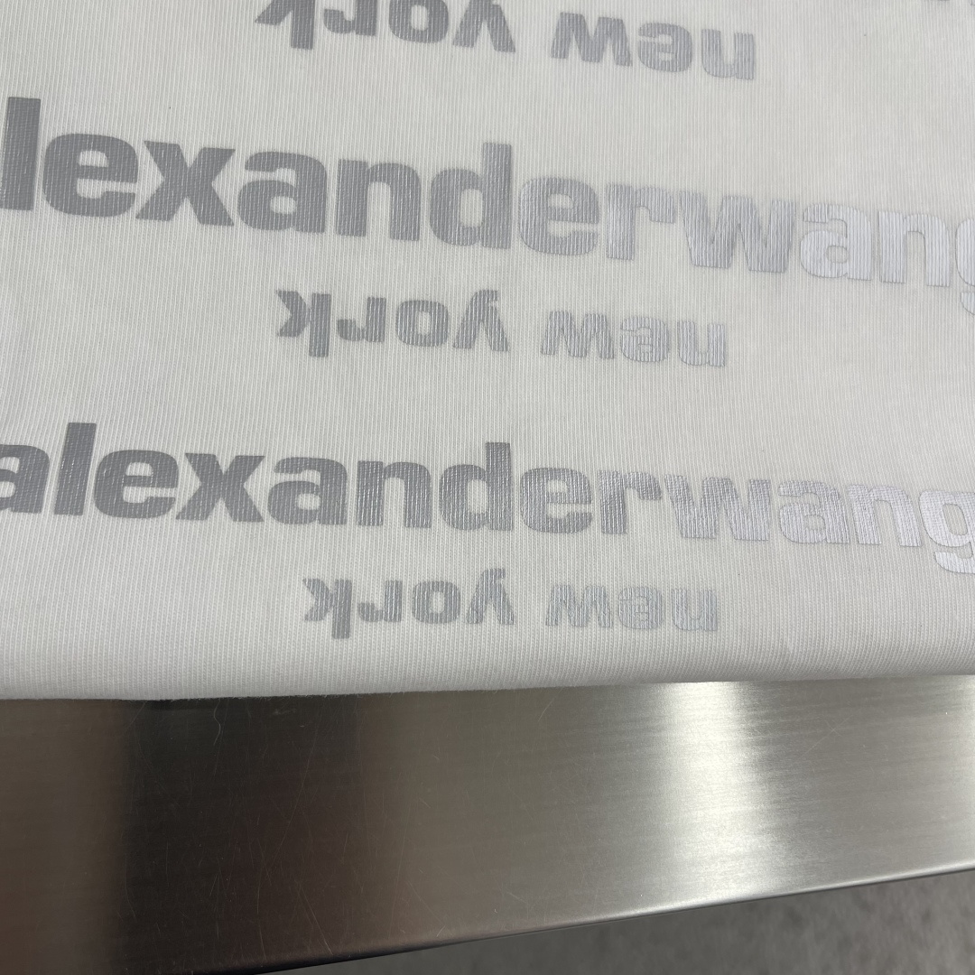 -alexander wang 亚力山大王    26ss春夏新款短袖T恤 面料采用定制双纱纯棉 克重2
