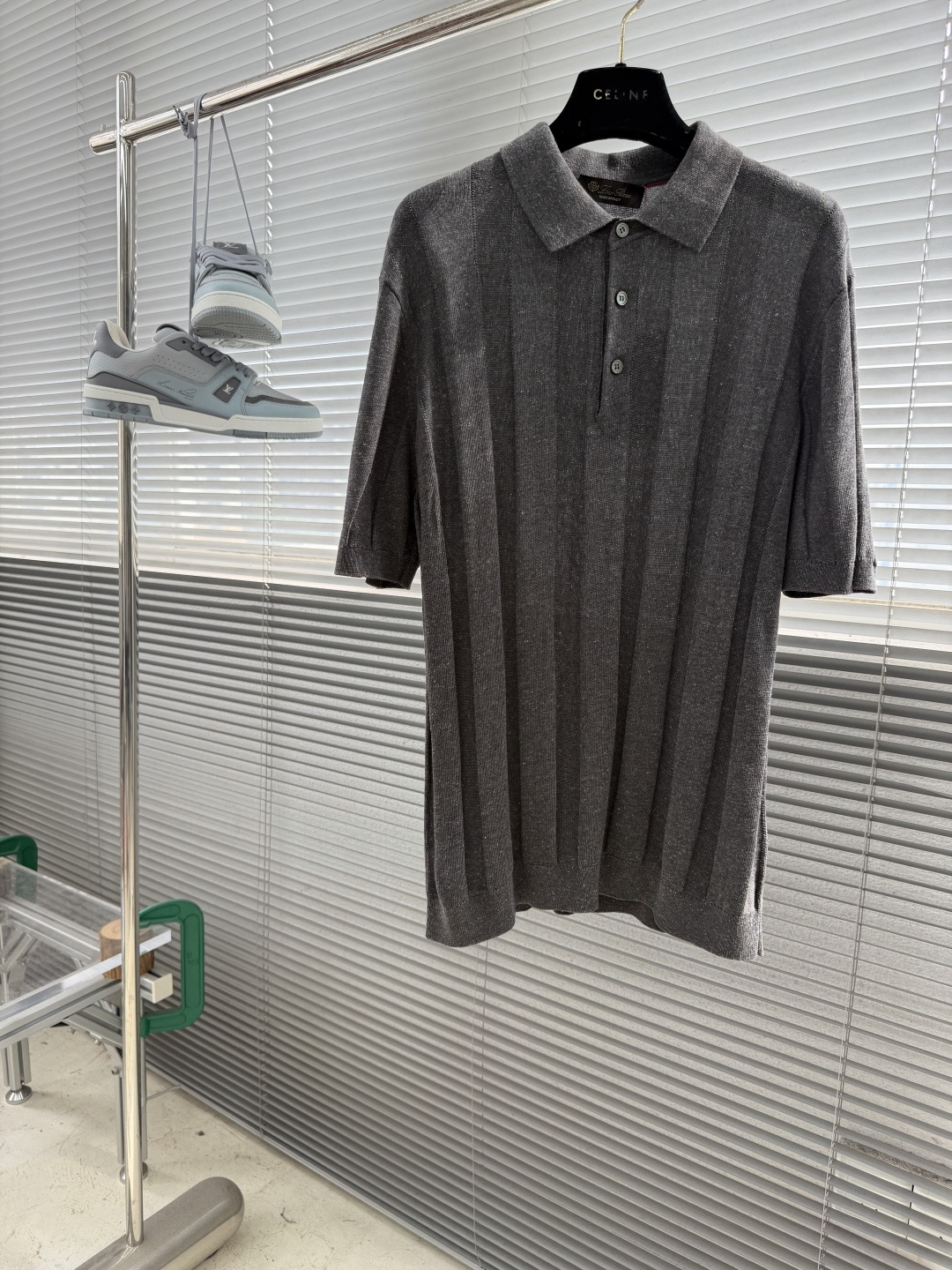 -Loro Piana     翻领针织Polo透气 质感  面料 10.5%亚麻	手洗洗涤温度不高于3