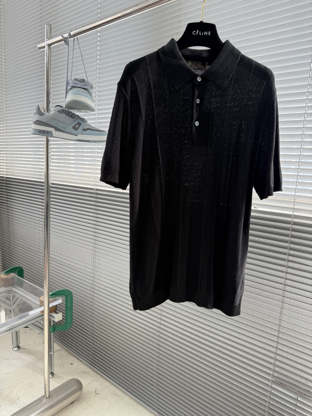 -Loro Piana     翻领针织Polo透气 质感  面料 10.5%亚麻	手洗洗涤温度不高于3