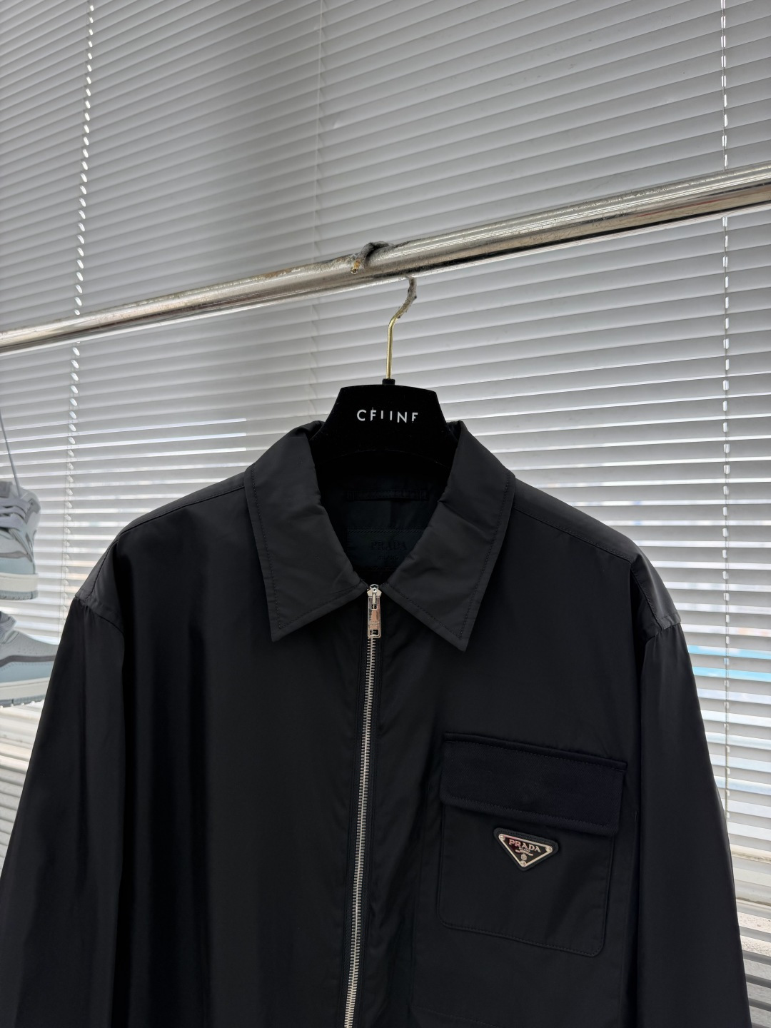 -PRAD    Re-Nylon徽章贴袋翻领拉链教练夹克外套 经典的代名词,从不花里胡哨...宽松体常