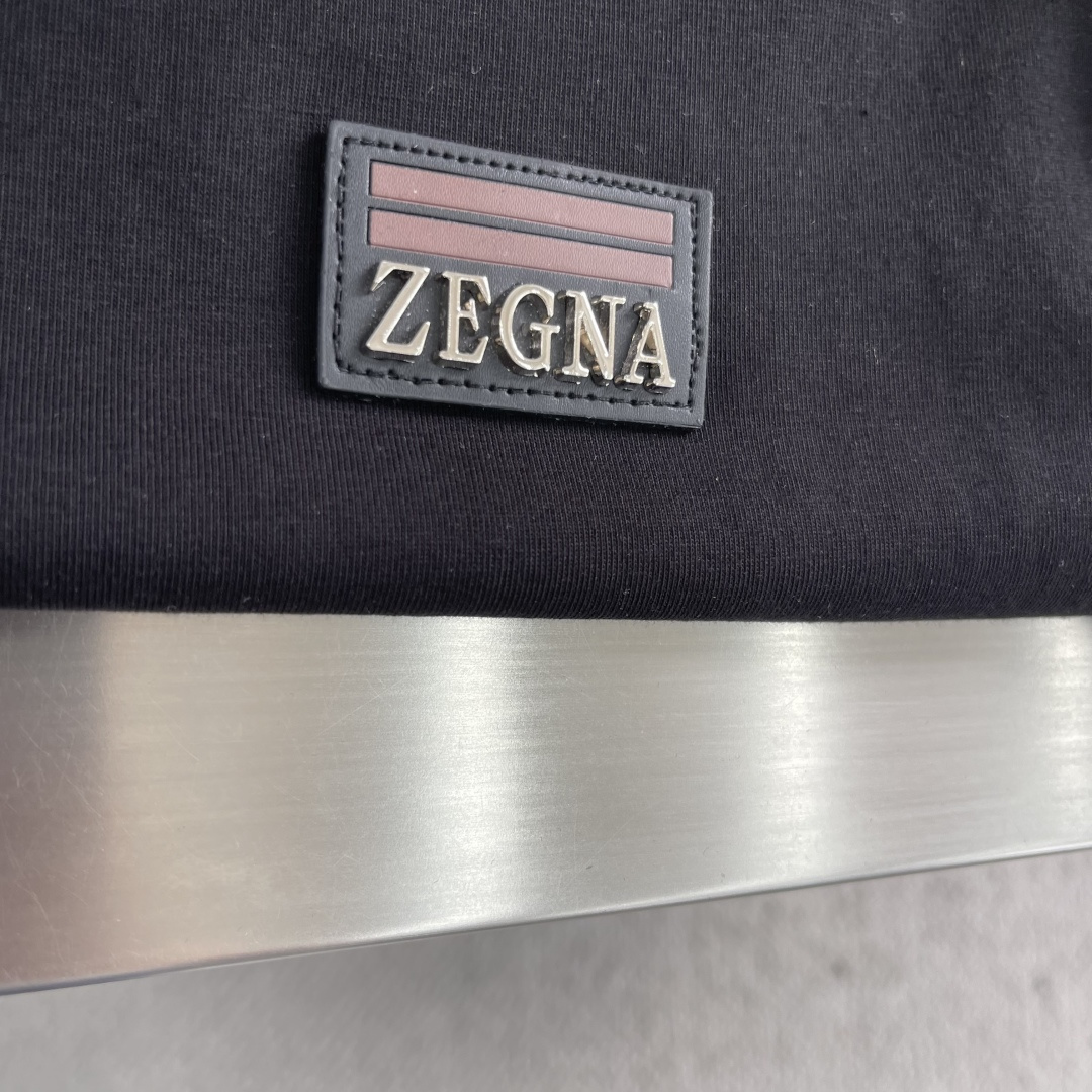 -Z ZEGN    2026新款圆领短袖T恤采用纯棉双纱面料，手感柔软细腻，颜色光泽度都超正，上身舒适