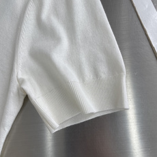 -Loro Piana 新款海鸥领针织Polo衫,经典翻领+V字开口设计,采用精纺羊毛,桑蚕丝混 -Loro Piana 新款海鸥领针织Polo衫,经典翻领+V字开口设计,采用精纺羊毛,桑蚕丝混