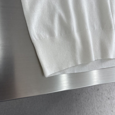 -Loro Piana 新款海鸥领针织Polo衫,经典翻领+V字开口设计,采用精纺羊毛,桑蚕丝混 -Loro Piana 新款海鸥领针织Polo衫,经典翻领+V字开口设计,采用精纺羊毛,桑蚕丝混