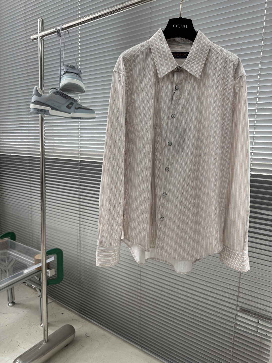 NO:917456,-Donkey Brand 26 new Monogram early autumn series full-print logo long-sleeved shirt, same style for men and women, high version. Size S.M.L.19860909-驴牌 26新款Monogram 早秋系列满印logo长袖衬衫 男女同款 高版本. 码数S.M.L.XL 衣长75 76.5 78 79.5 肩宽50 51.5 53 54.5 胸围 112116120 124,,louis vuitton,shirts,,Men's clothing