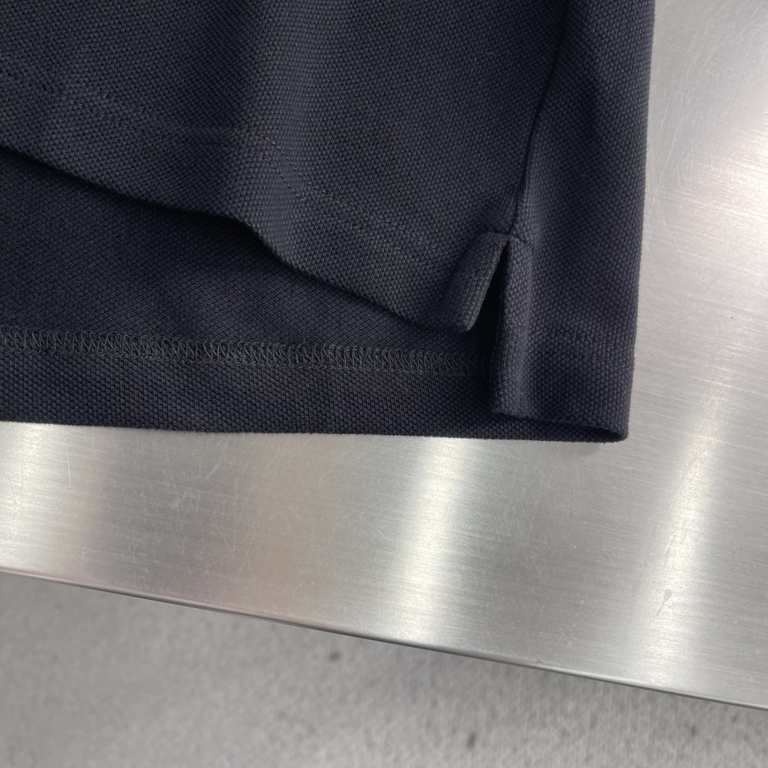 -GUCC    新款条纹Polo衫，采用高品质棉混纺，柔软透气，夏天穿超舒服!领口白色条纹+胸前刺绣L