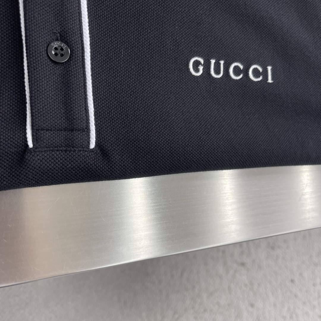 -GUCC    新款条纹Polo衫，采用高品质棉混纺，柔软透气，夏天穿超舒服!领口白色条纹+胸前刺绣L