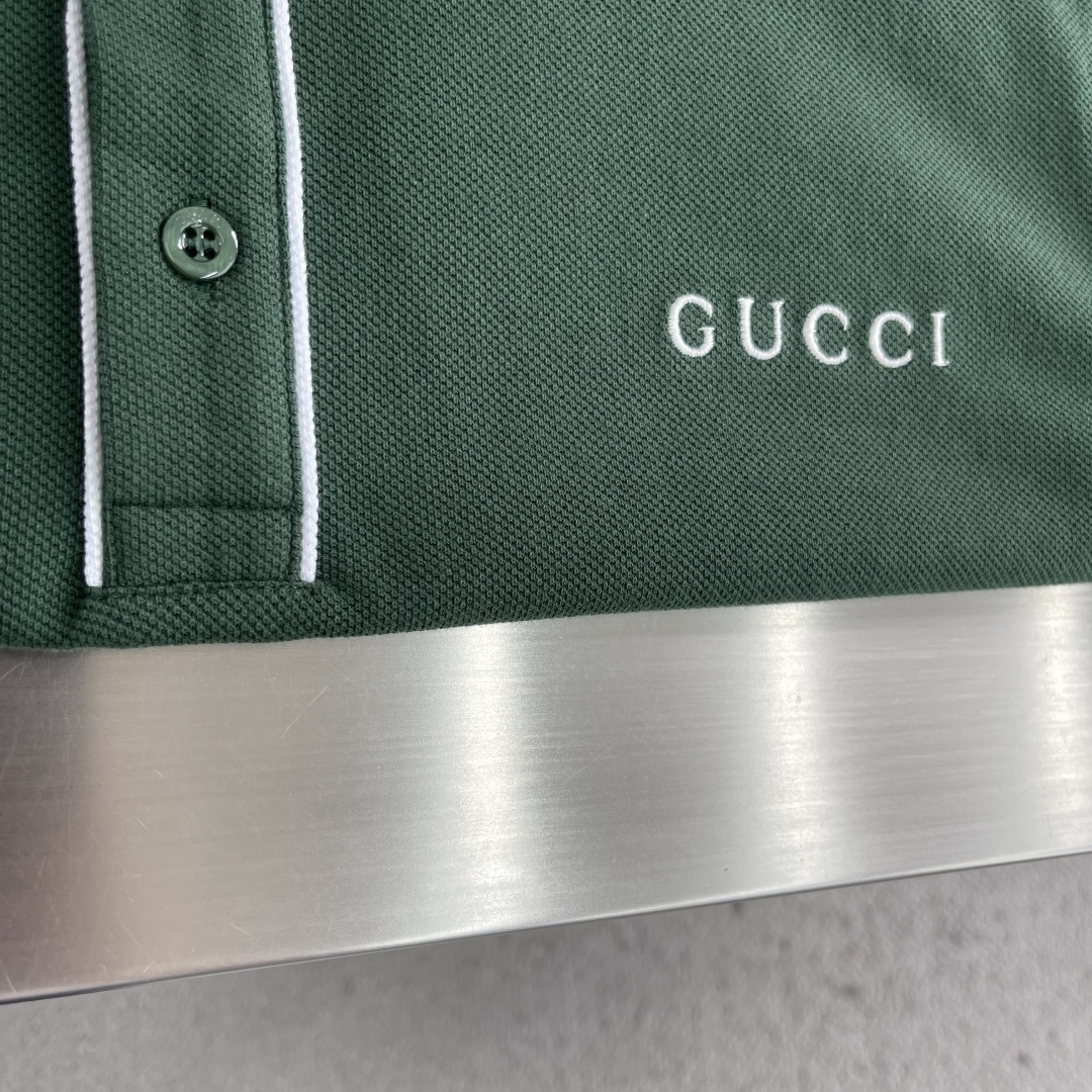 -GUCC    新款条纹Polo衫，采用高品质棉混纺，柔软透气，夏天穿超舒服!领口白色条纹+胸前刺绣L