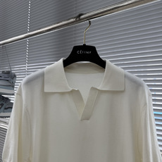 -Loro Piana 新款海鸥领针织Polo衫,经典翻领+V字开口设计,采用精纺羊毛,桑蚕丝混 -Loro Piana 新款海鸥领针织Polo衫,经典翻领+V字开口设计,采用精纺羊毛,桑蚕丝混