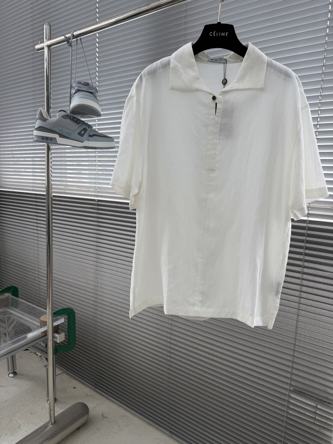 -Loro Piana     26ss新款亚麻短袖Polo衫，为意大利制造的轻奢单品，主打松弛优雅的“