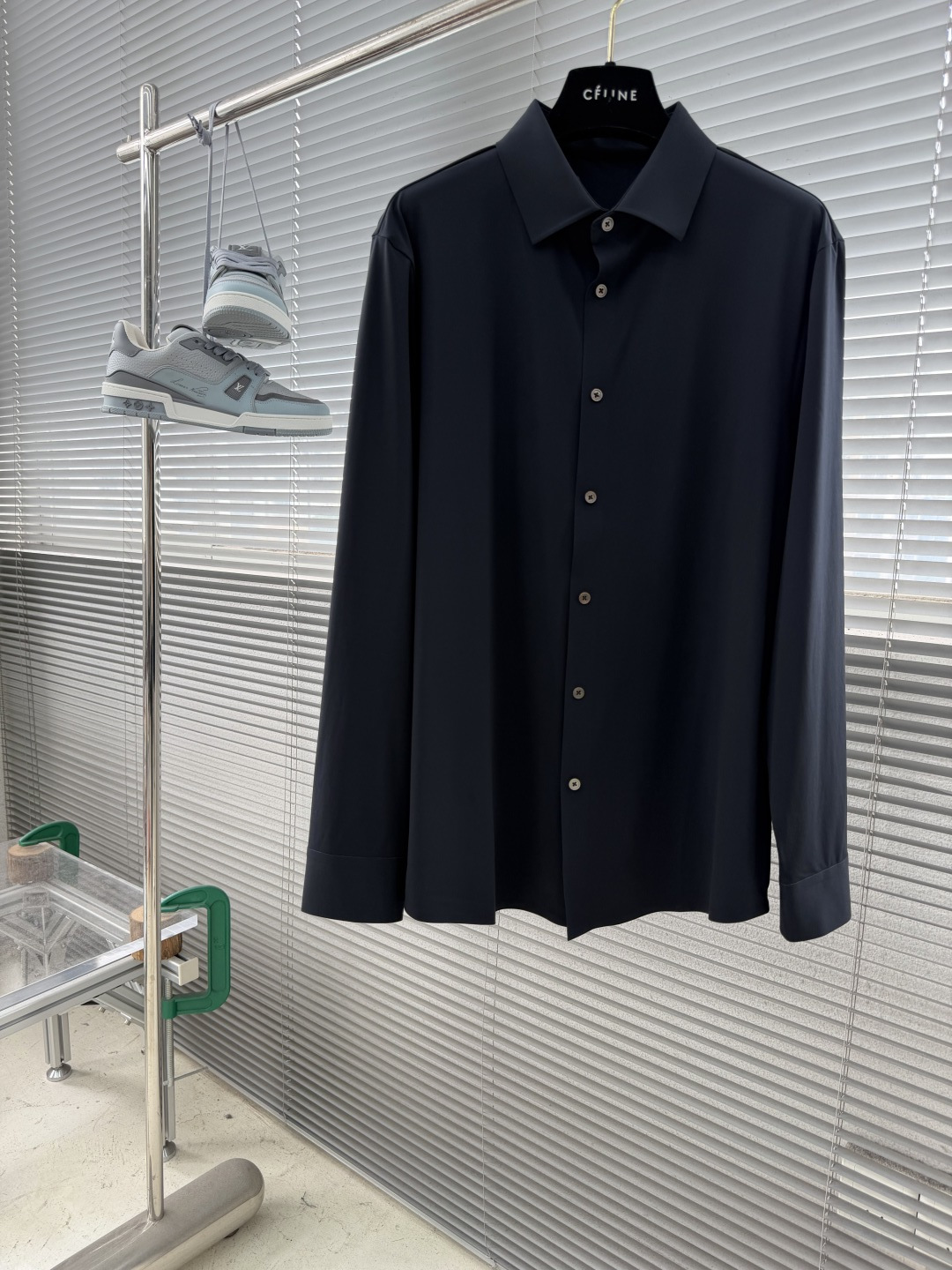 -Loro Piana     基础款纯色长袖衬衫甄选意大利进口面料，50针高针高密锦氨混纺面料，因其5