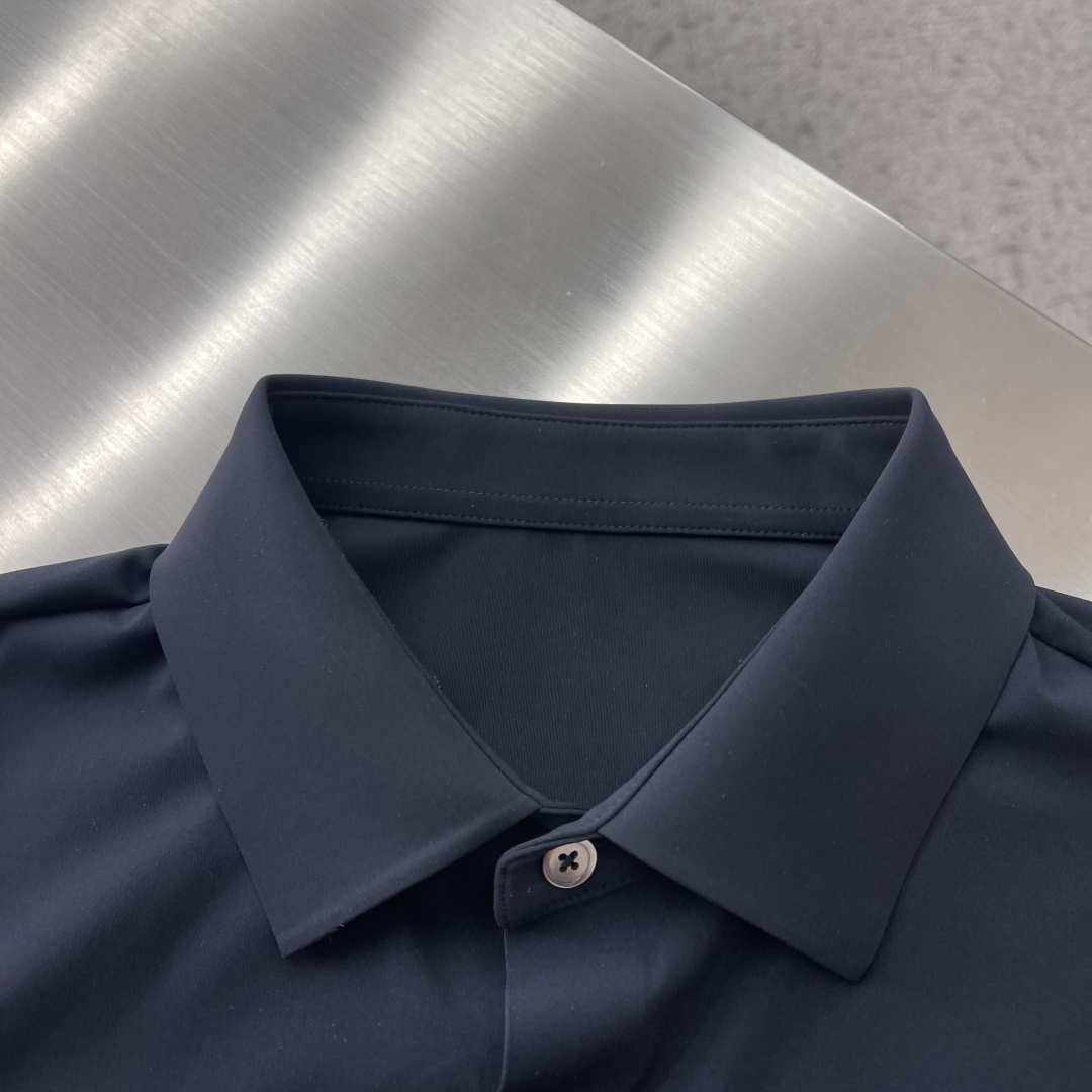 -Loro Piana     基础款纯色长袖衬衫甄选意大利进口面料，50针高针高密锦氨混纺面料，因其5