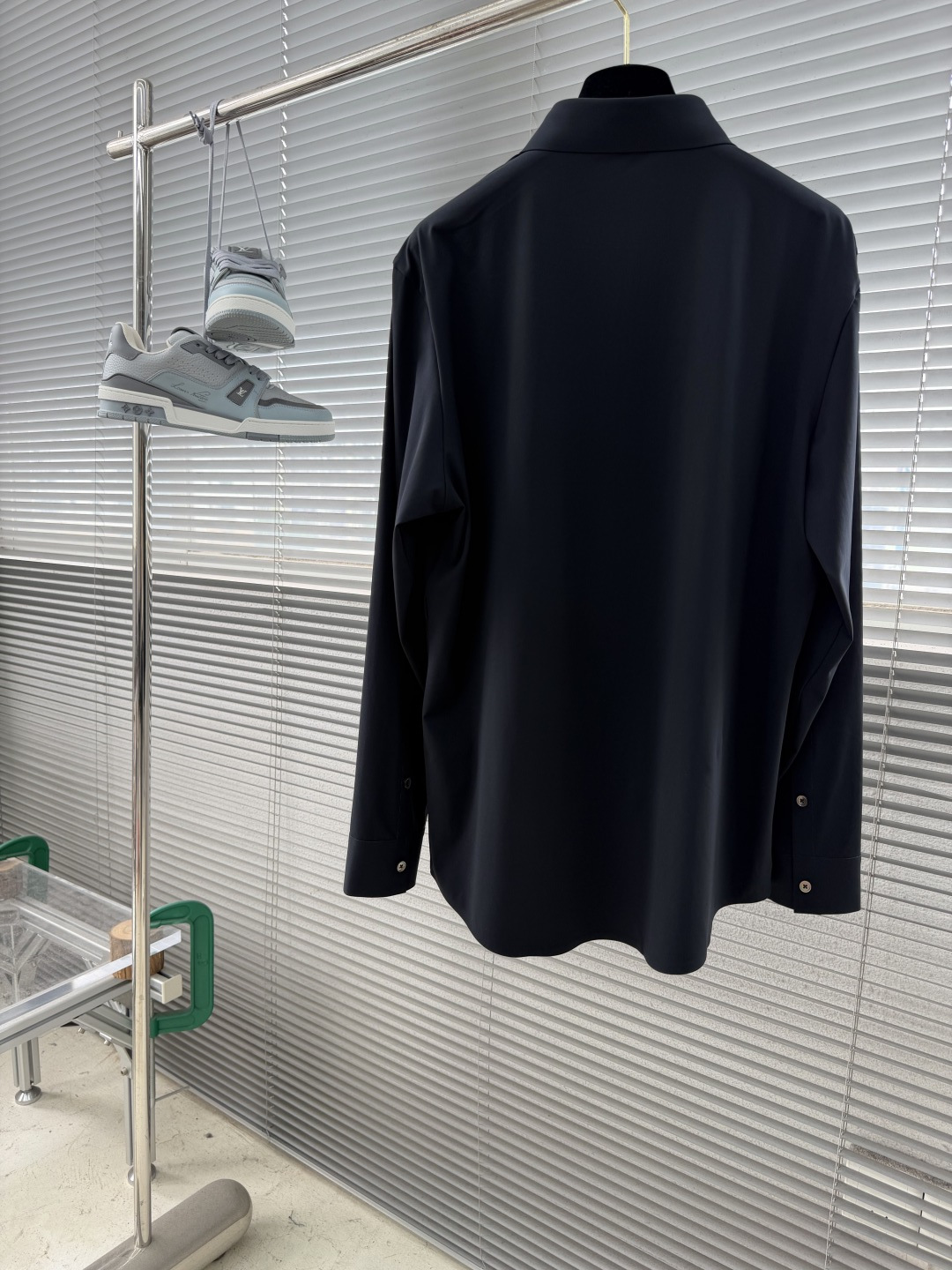-Loro Piana     基础款纯色长袖衬衫甄选意大利进口面料，50针高针高密锦氨混纺面料，因其5