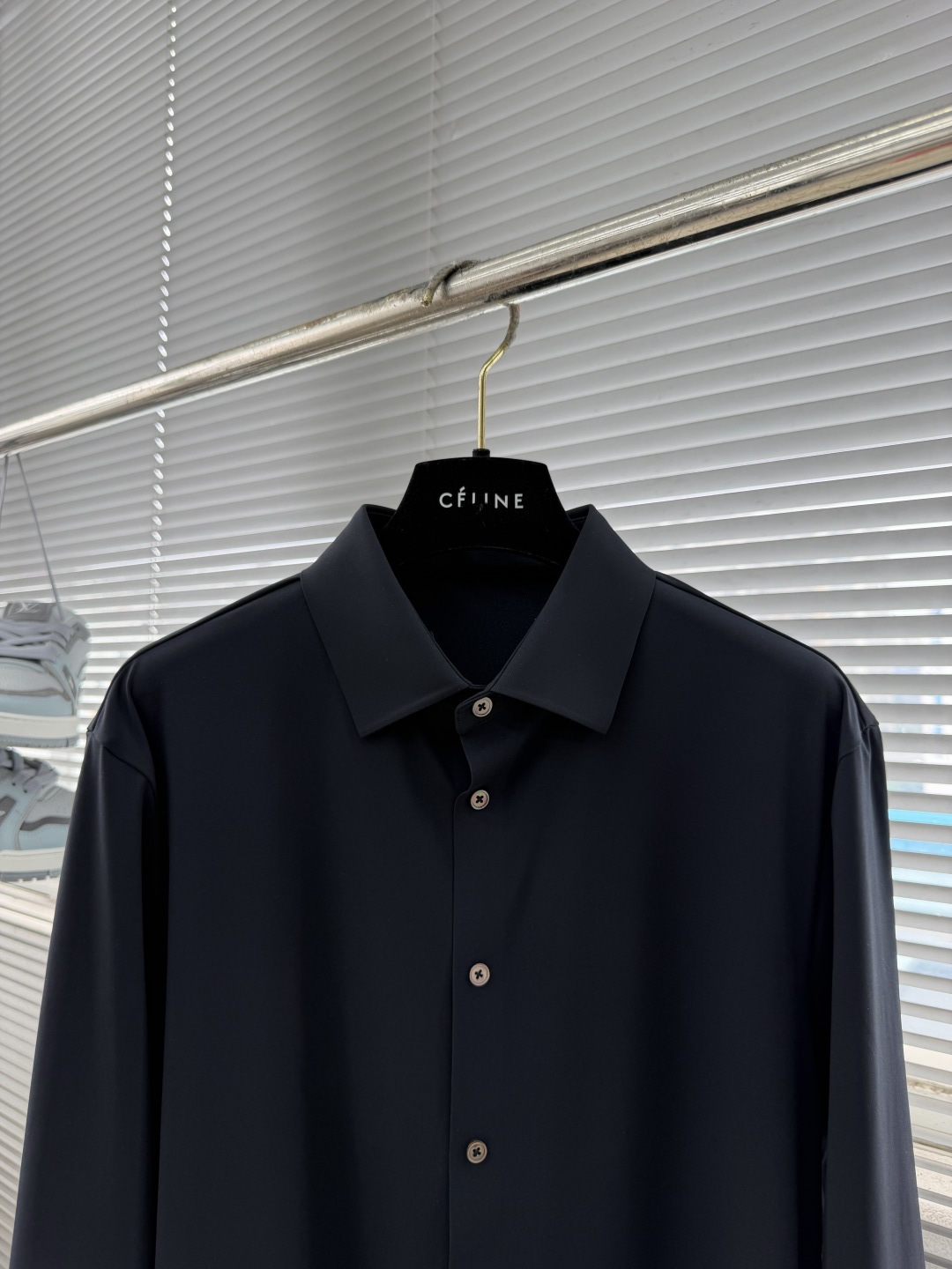 -Loro Piana     基础款纯色长袖衬衫甄选意大利进口面料，50针高针高密锦氨混纺面料，因其5