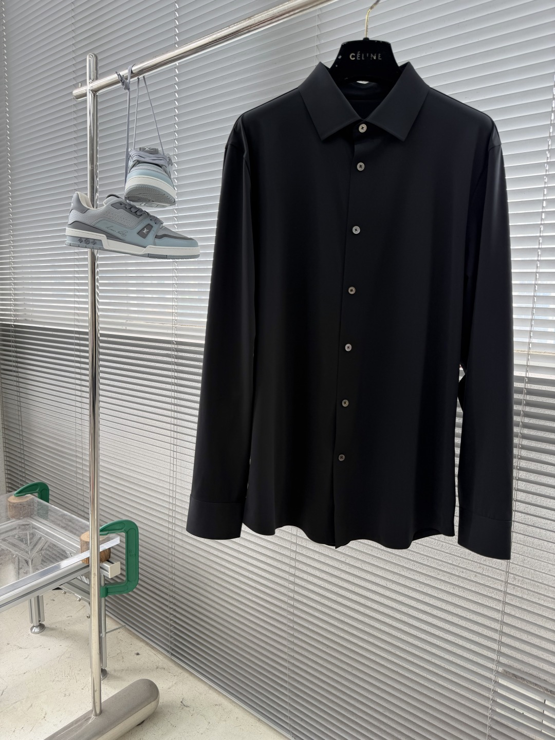 -Loro Piana     基础款纯色长袖衬衫甄选意大利进口面料，50针高针高密锦氨混纺面料，因其5