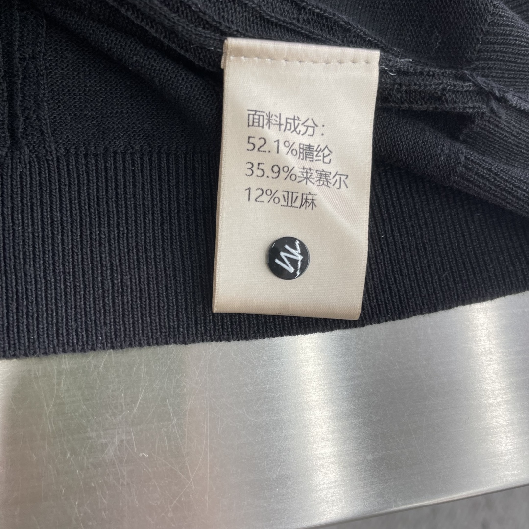 -Z Zegn     麻棉混纺马鞍肩设计剪刀领针织衫短袖T恤，解锁夏日万能搭子。男士圆领针织短袖T恤还