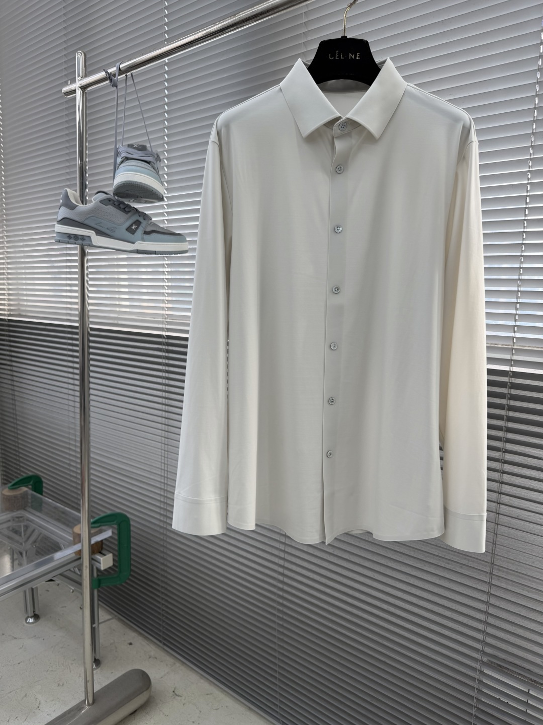 -Loro Piana     基础款纯色长袖衬衫甄选意大利进口面料，50针高针高密锦氨混纺面料，因其5