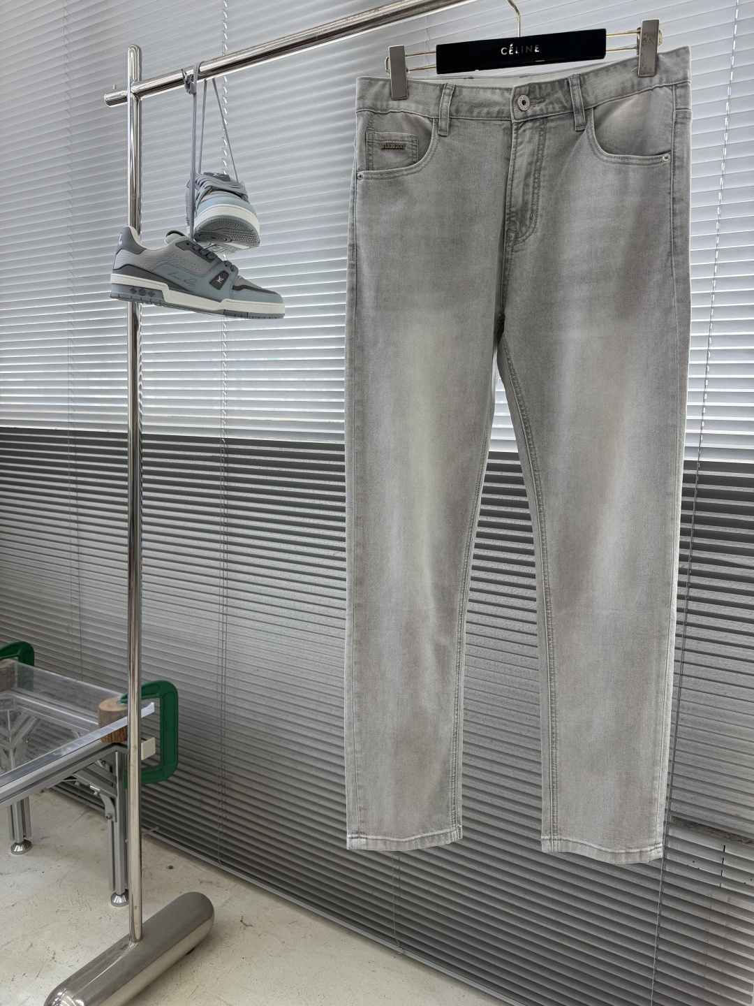 NO:905213,-BBR 26 spring and summer thin denim trousers, soft skin-friendly fabric, iron label, quality details, high-end gold leather brand logo, straight-leg trousers, size 29-38 (35 37),,19860909-BBR 26春夏薄款牛仔长裤 柔软亲肤面料 铁标 品质感细节处理满满到位 高档金皮牌logo 直筒裤型 尺码29-38（35 37）,,,Men's clothing