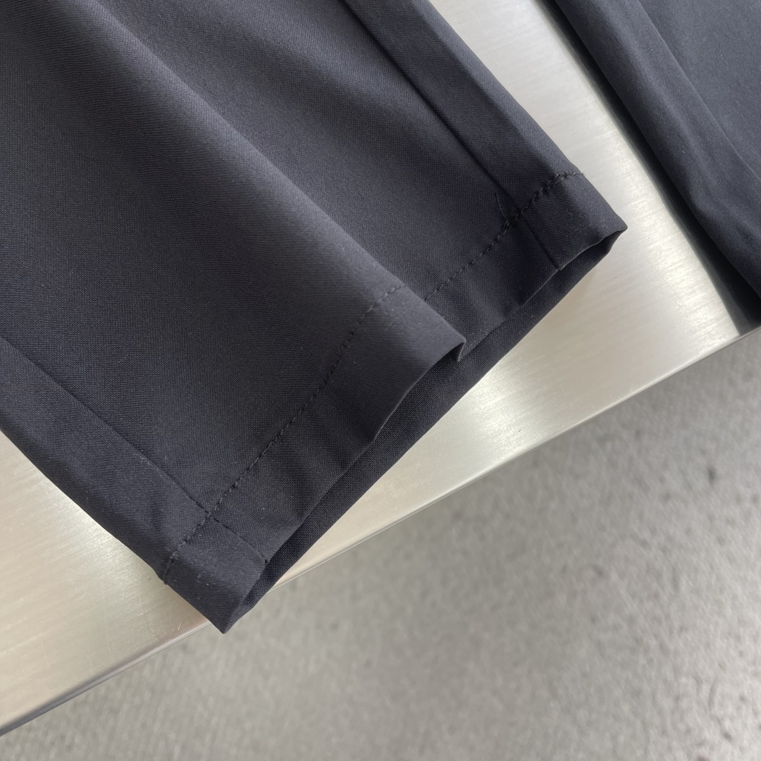 -Loro Piana    2026春季最新品，专柜同步有售，原单狠货，时尚休闲裤，采用进口原版面料，