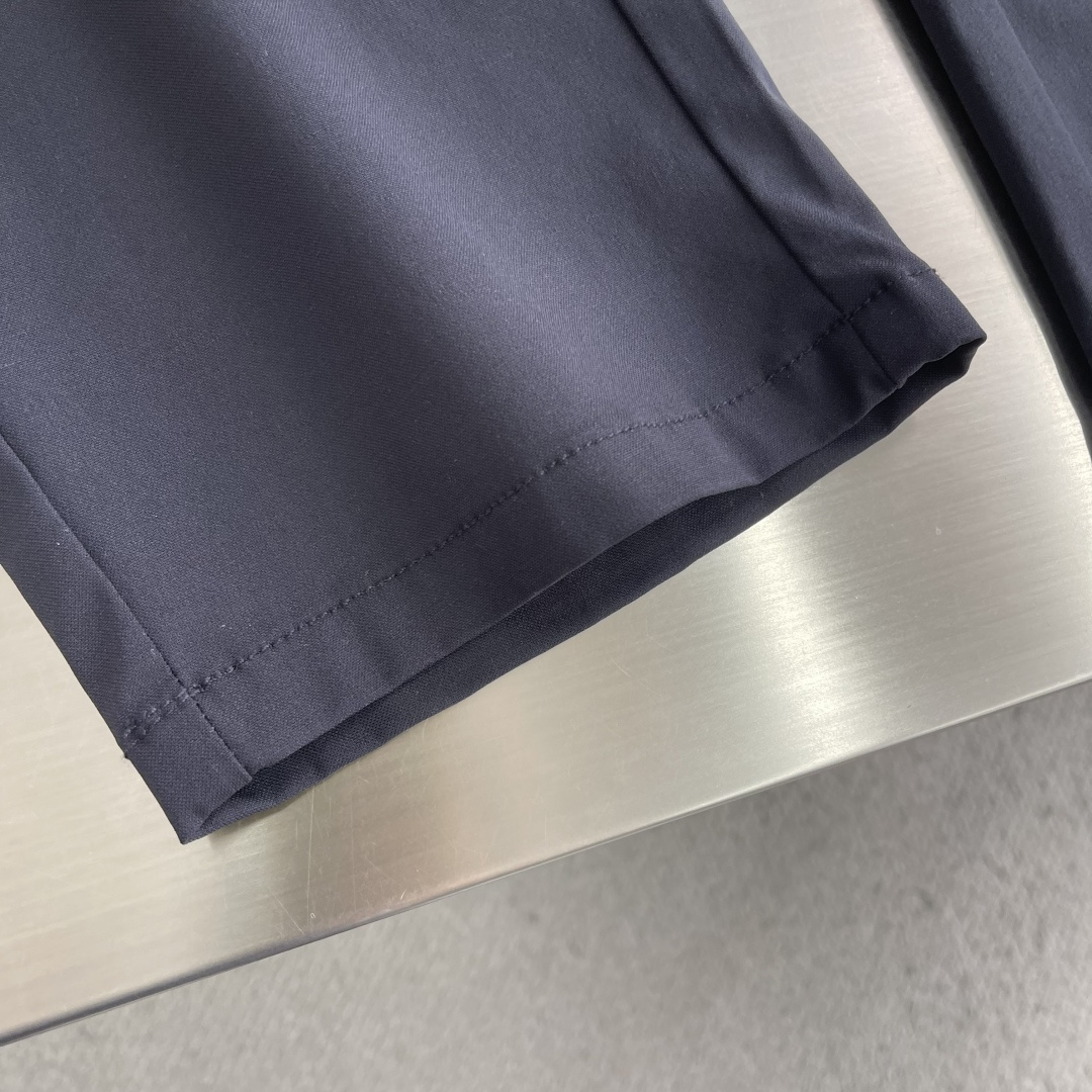 -Loro Piana    2026春季最新品，专柜同步有售，原单狠货，时尚休闲裤，采用进口原版面料，