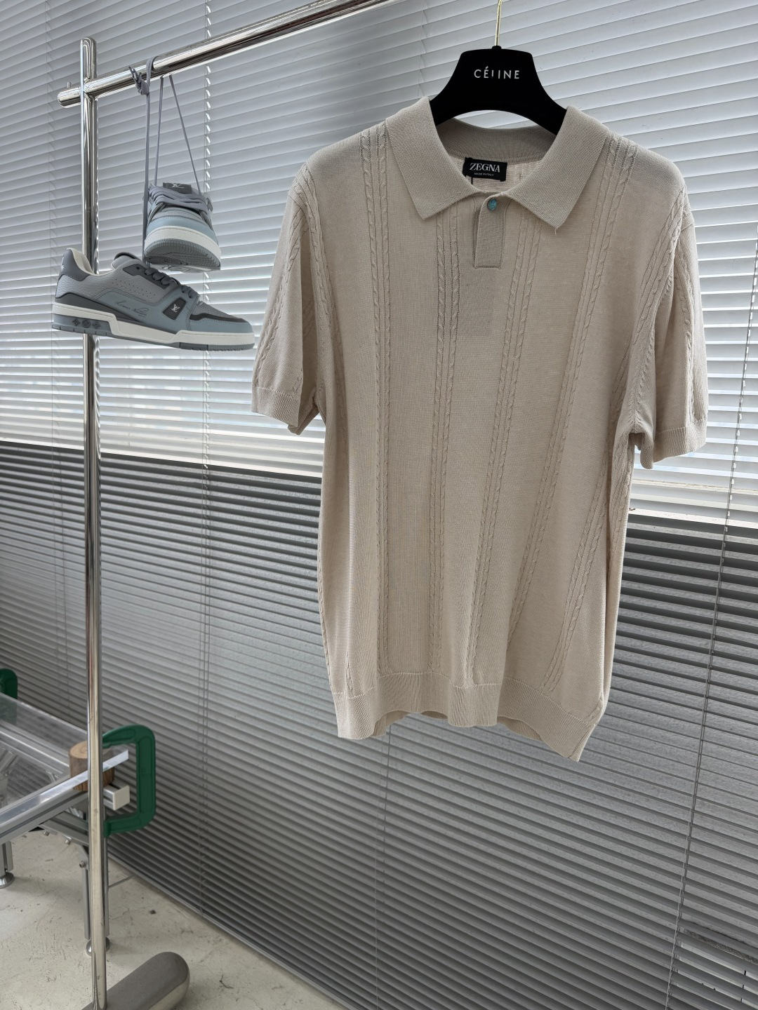 -Z Zegn     麻棉混纺马鞍肩设计剪刀领针织衫短袖T恤，解锁夏日万能搭子。男士圆领针织短袖T恤还