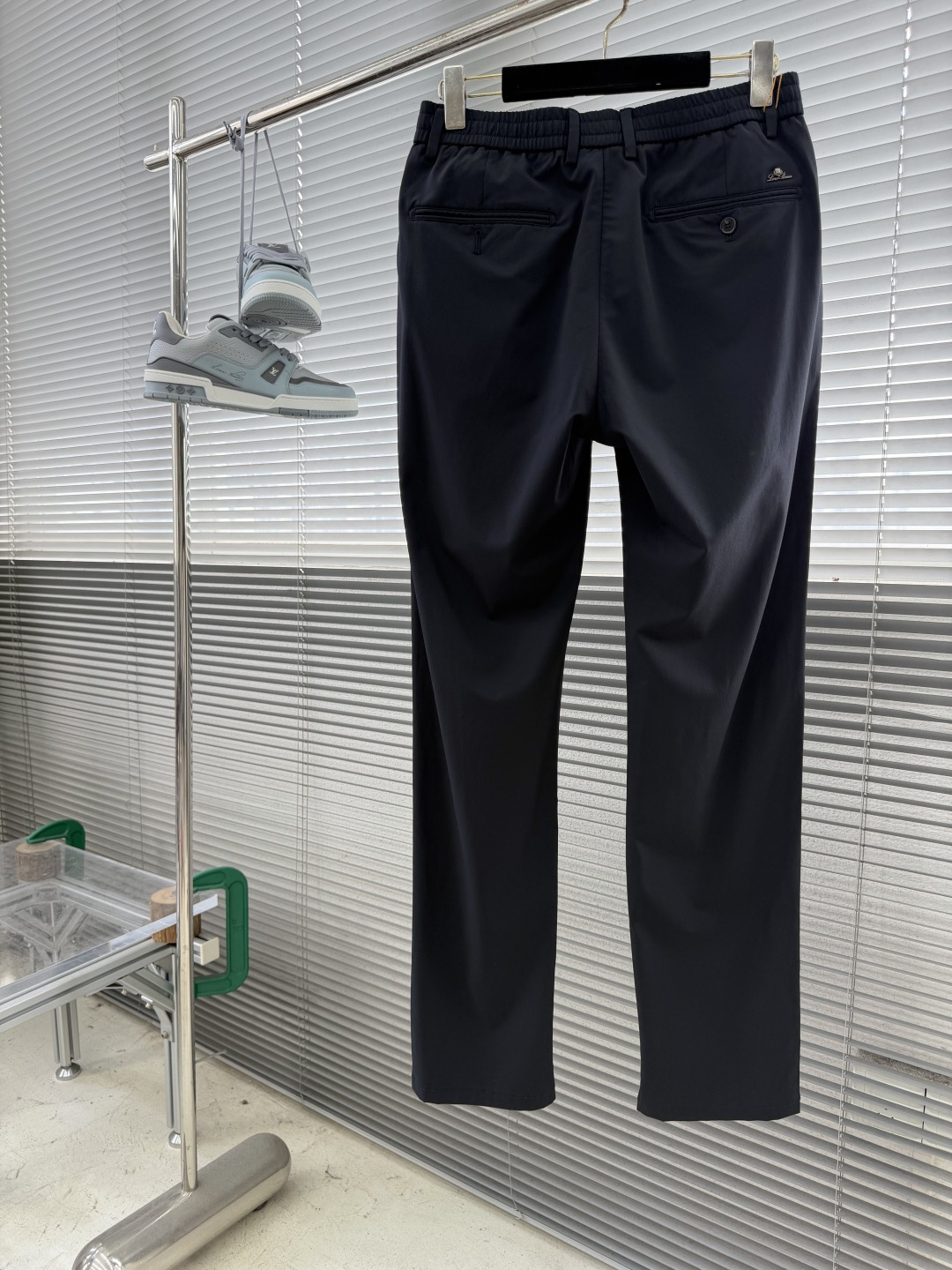 -Loro Piana    2026春季最新品，专柜同步有售，原单狠货，时尚休闲裤，采用进口原版面料，