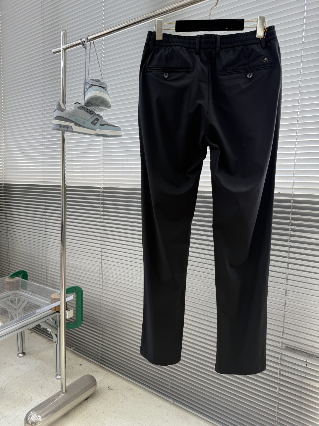 -Loro Piana    2026春季最新品，专柜同步有售，原单狠货，时尚休闲裤，采用进口原版面料，