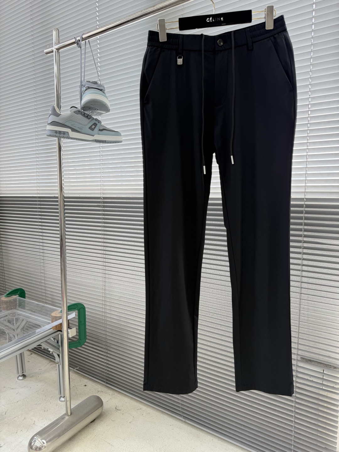 -Loro Piana    2026春季最新品，专柜同步有售，原单狠货，时尚休闲裤，采用进口原版面料，