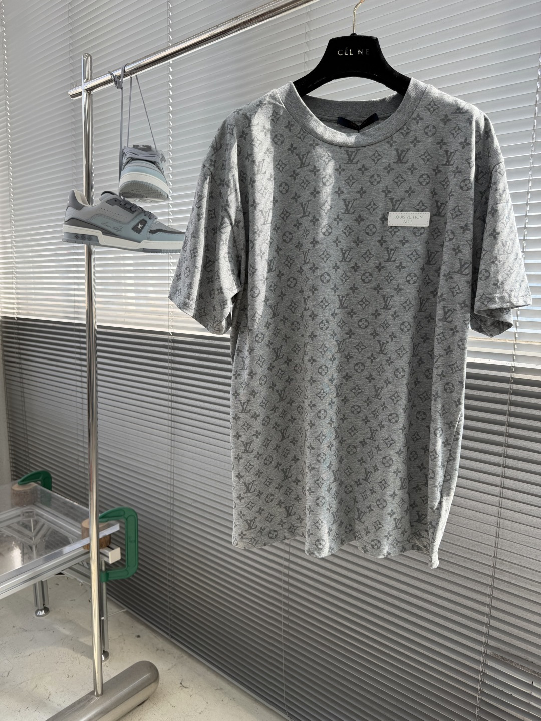 NO:912755,-Donkey brand full printed old flower + logo casual round neck T-shirt, same style for men and women, size S M L XL, Louis Vuitton, tees, t-shirt,19860909-驴牌 满印老花+徽标休闲圆领T恤 男女同款 码数S M L XL,,louis vuitton,tees，t-shirt,,Men's clothing