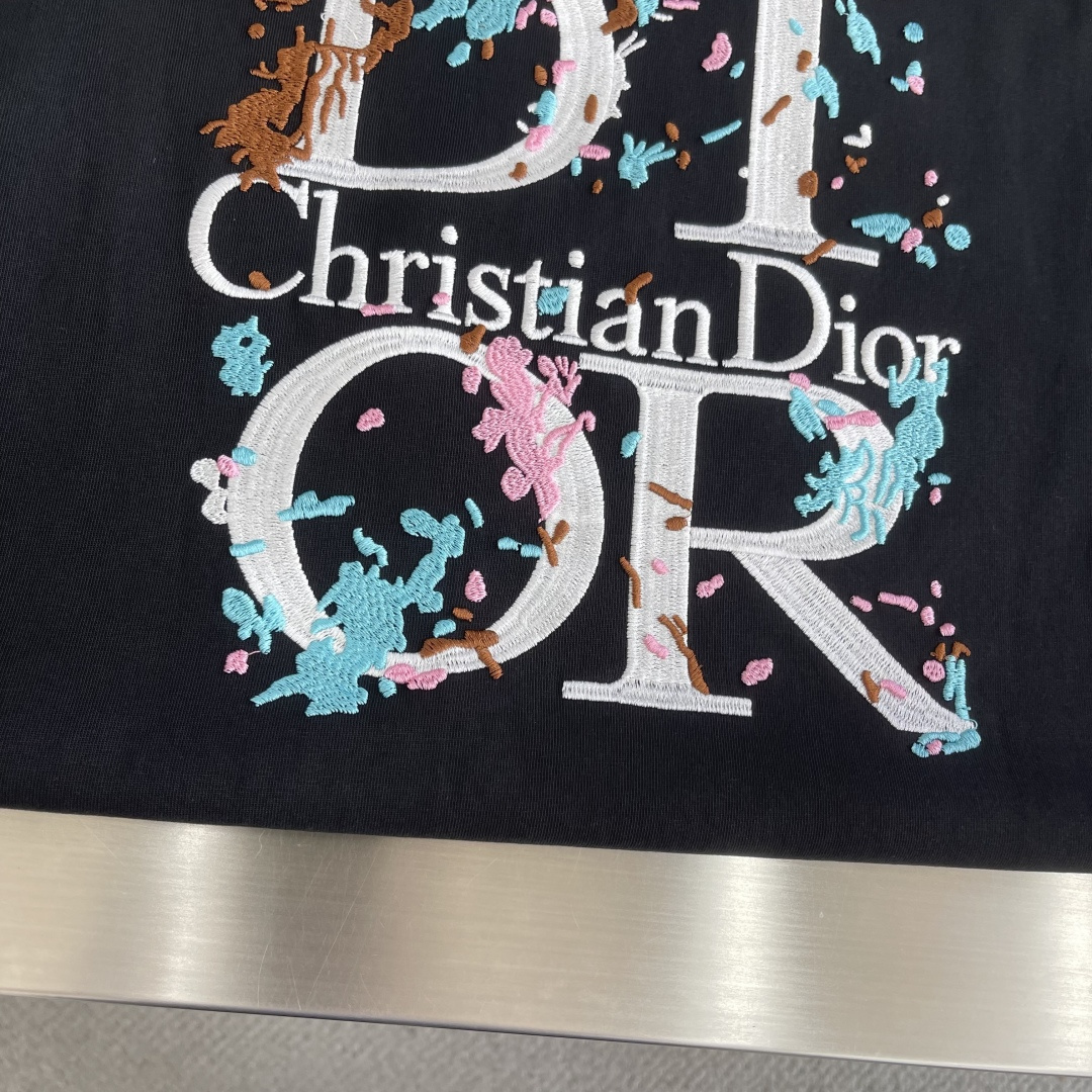 -Dio    2026SS春夏新品休闲短TEE，进口优质高支纯棉面料打造，舒适透气，质地超赞！前、后勾